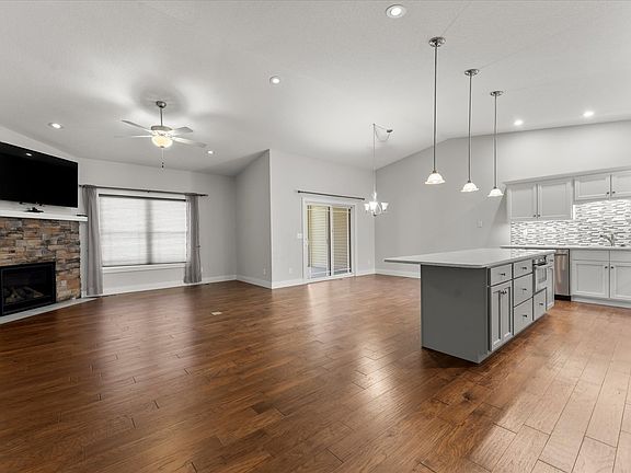 5th image of 1806 Lake Ridge Ct #1806