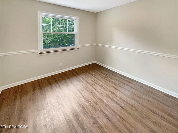 3rd image of 3801 Woodlake Dr