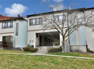 513 Country Club Ln, Pomona, NY 10970