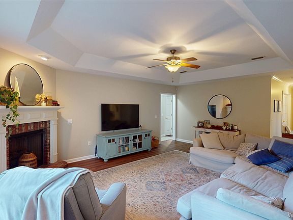 4th image of 112 Mohegan Dr