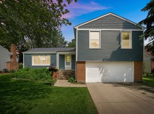 303 Amherst Ct, Vernon Hills, IL