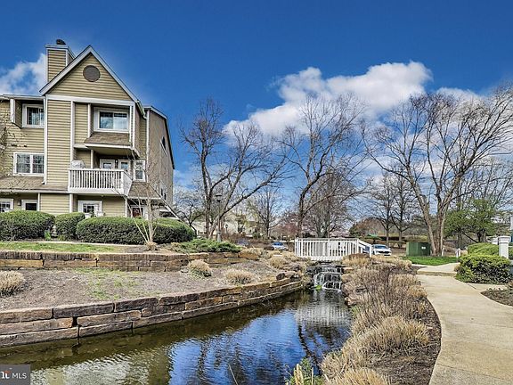 3rd image of 5701 Chapman Mill Dr APT 300