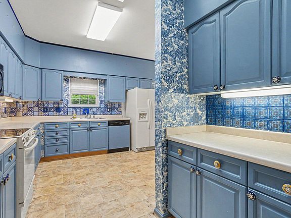 4th image of 9921 Middle Mill Dr #24