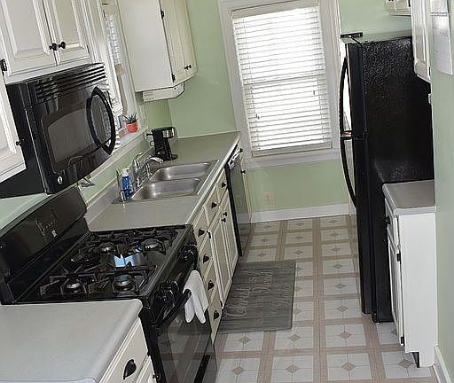 2nd image of 3015 N University St