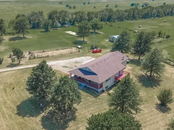 13225 231st Rd, Burden, KS 67019