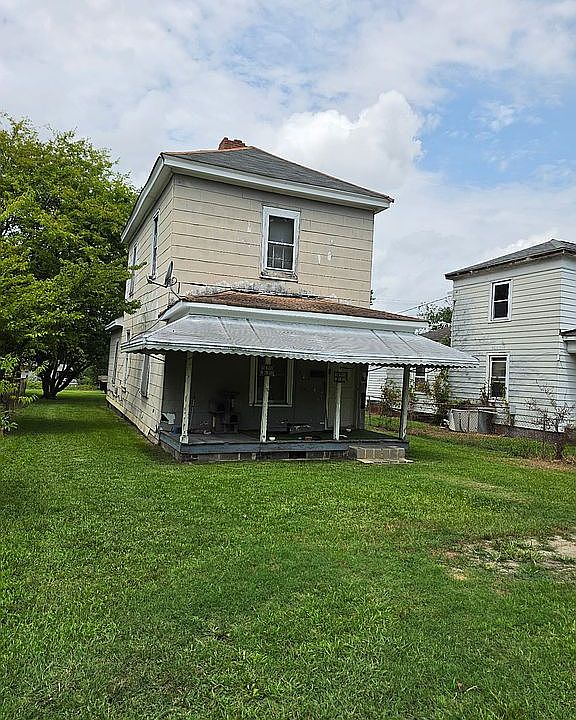 1st image of 221 Monroe St
