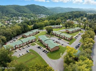1920 Bowater Dr, Kingsport, TN 37660