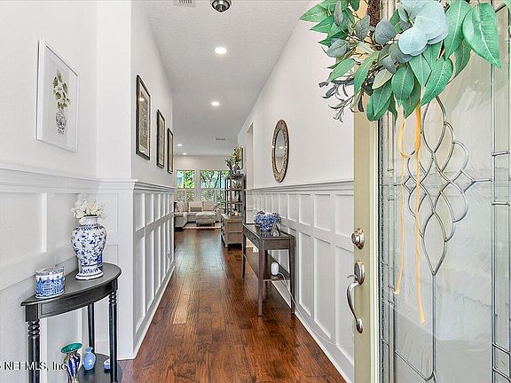 5th image of 225 GARDEN WOOD Drive