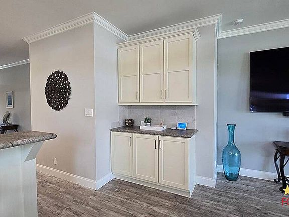 4th image of 888 Poinsettia St #896
