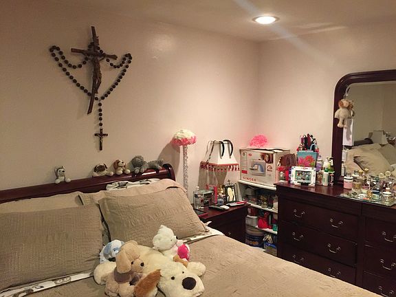 2nd image of 38 Delancy St