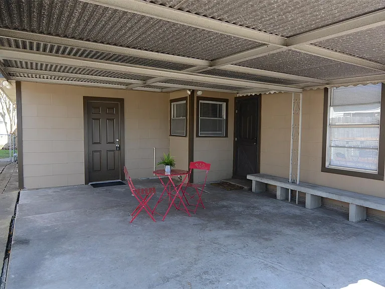 2215 Silverbonnet St — Photo 21