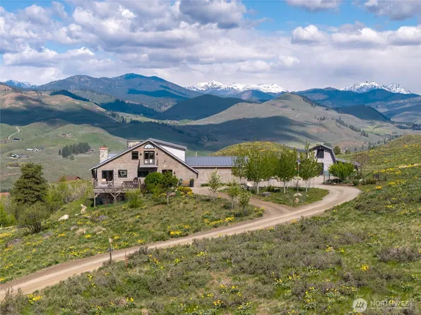 8 Deer Trails Way, Winthrop, WA 98862