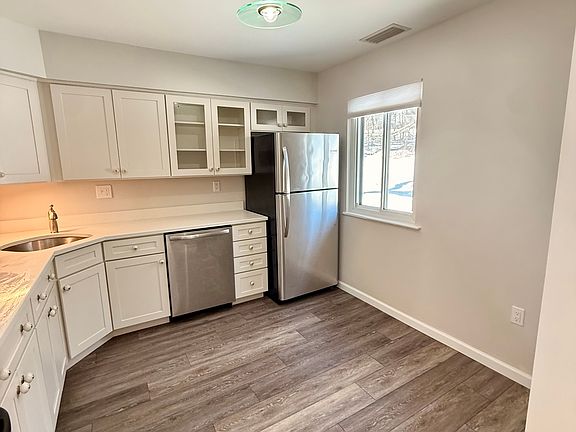 5th image of 135 Village Square Dr