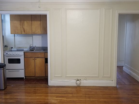 3rd image of 325 W 45th St #416