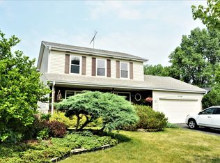 5S746 Westwind Dr, Naperville, IL 60563