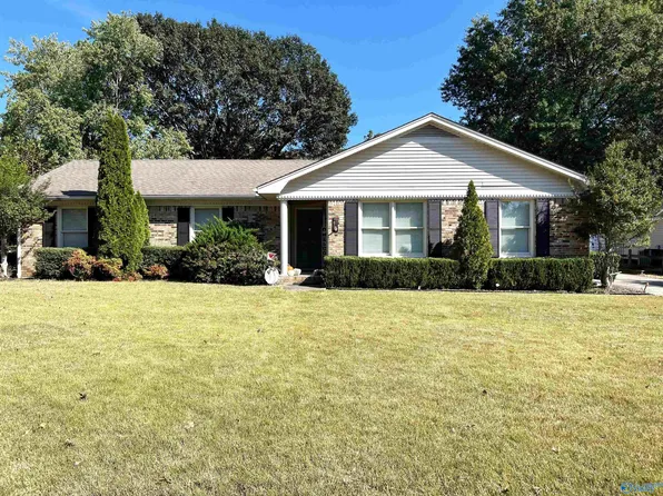 8451 Hogan Dr SE, Huntsville, AL 35802