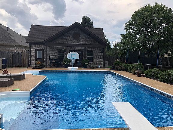poolhouse/extra garage 