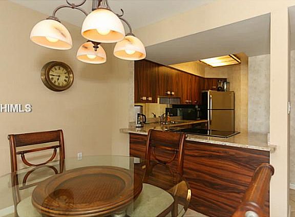 5th image of 7 Shelter Cove Ln