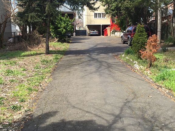 2nd image of 3303 Bronxwood Ave
