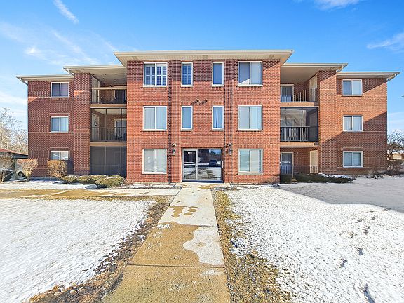 3rd image of 6970 Heritage Cir #5-2A