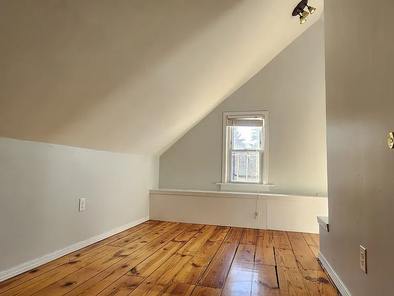 46-48 Carrington Ave #4F — Photo 6