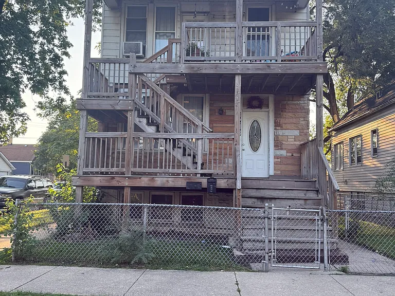 3218 S 49th Ave #1 — Photo 1