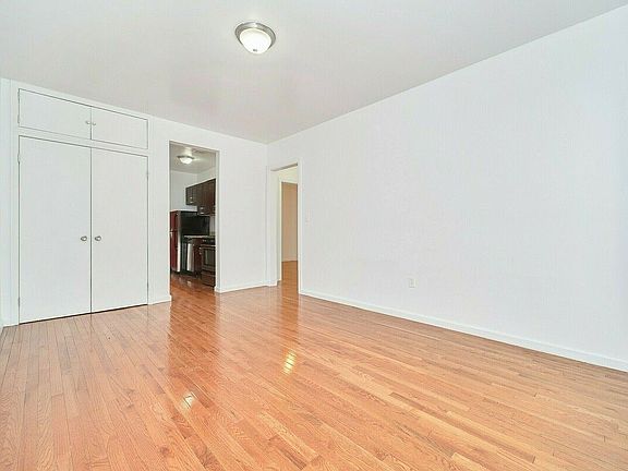 4th image of 3569 Broadway #2G