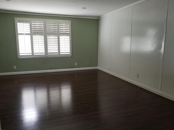 5th image of 540 N Marengo Ave APT 5
