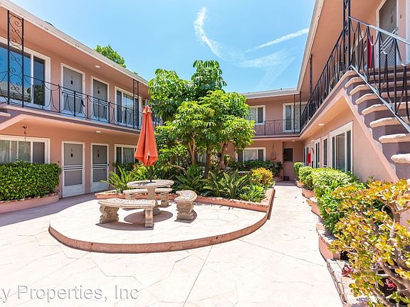 3rd image of 4100 McFarlane Ave #12L