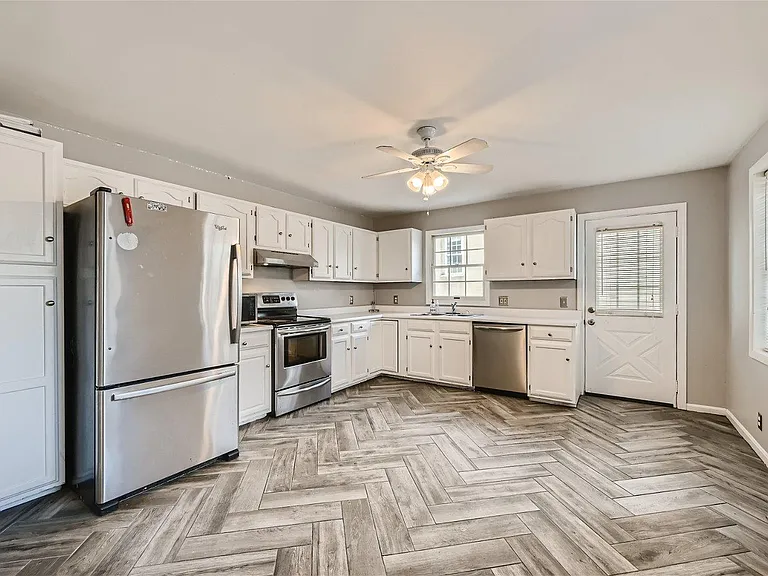 1200 Riverside Ave — Photo 25