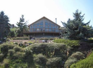 1368 Country Club Dr, Camano Island, WA 98282