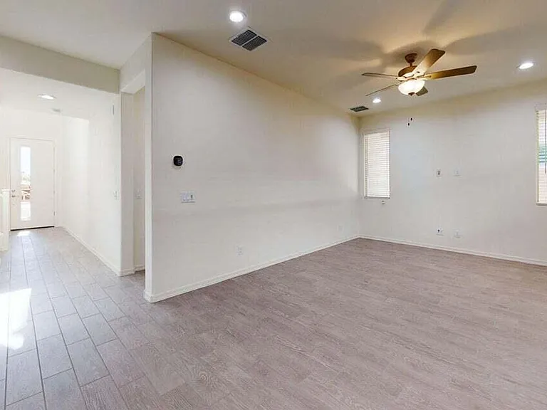 1107 S Vine St — Photo 29