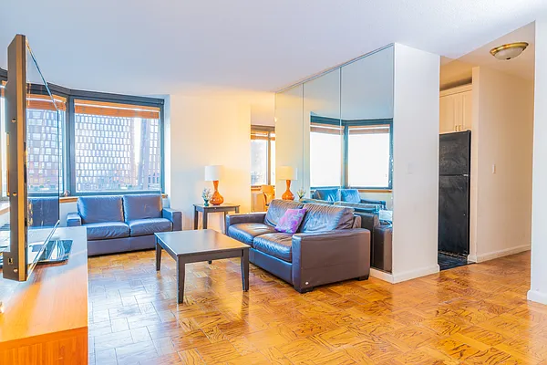 Rented by Luxury Habitat | media 29