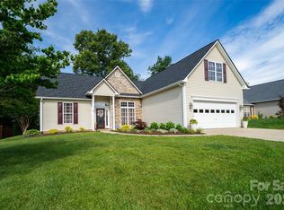 136 Cottage Ridge Rd, Fletcher, NC 28732