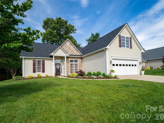 136 Cottage Ridge Rd, Fletcher, NC 28732