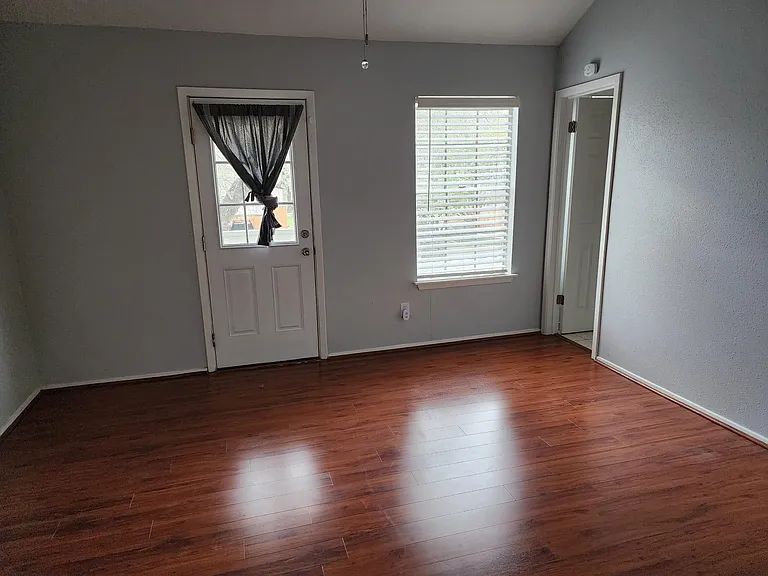 11710 Southlake Dr #6 — Photo 6