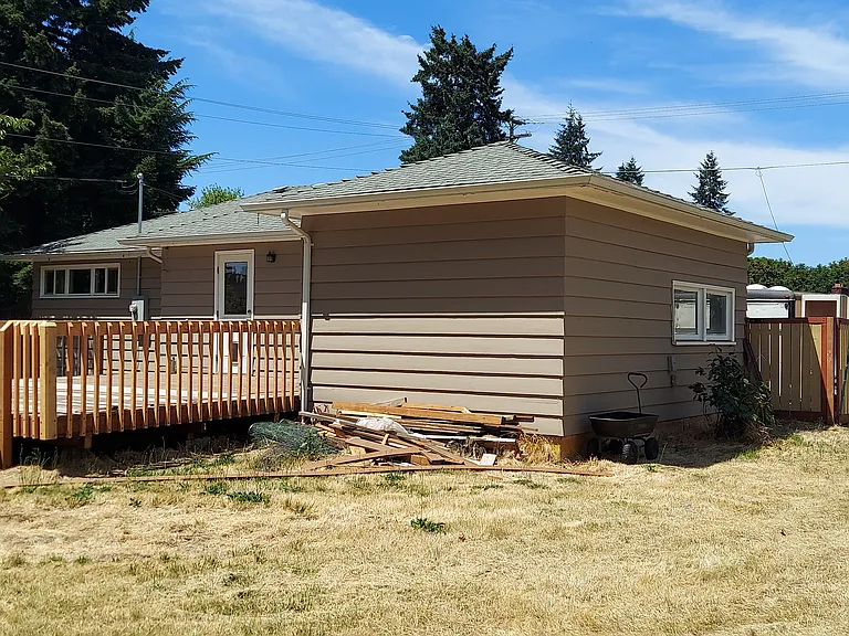 231 NE 10th Ave — Photo 4