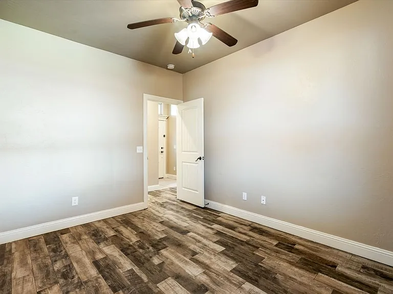 5701 NW Lady Marna Ave — Photo 5