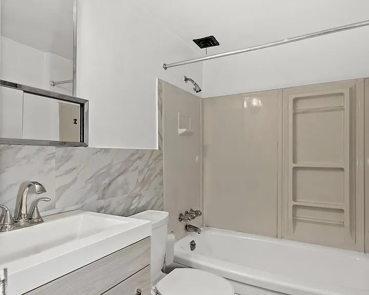 Penn Towers Apartments — Photo 13