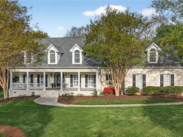 6203 Moores Creek Dr, Summerfield, NC 27358