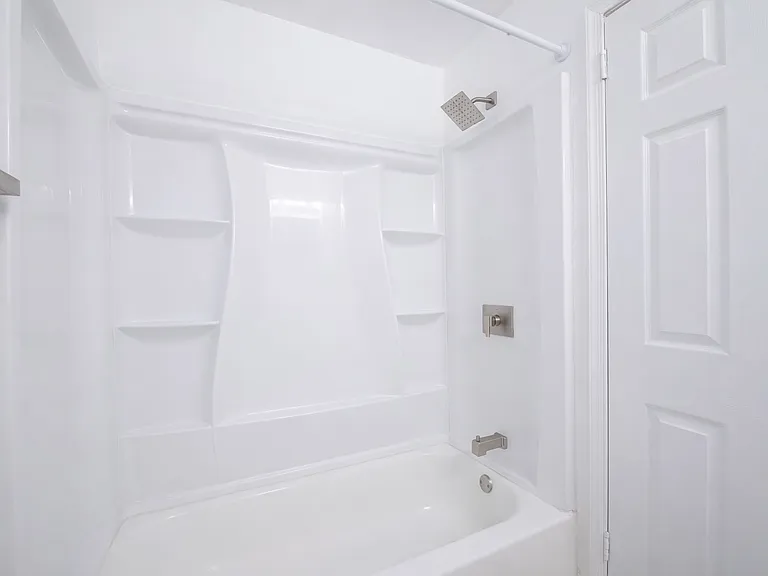 Applegate Apartments - 20 Fort Sumpter — Photo 6