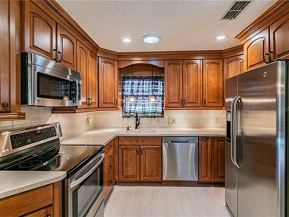 4th image of 568 Lake Mystic Ln