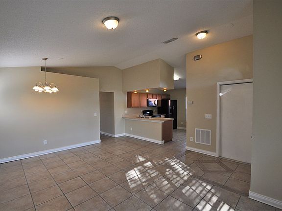 3rd image of 504 Southern Charm Dr