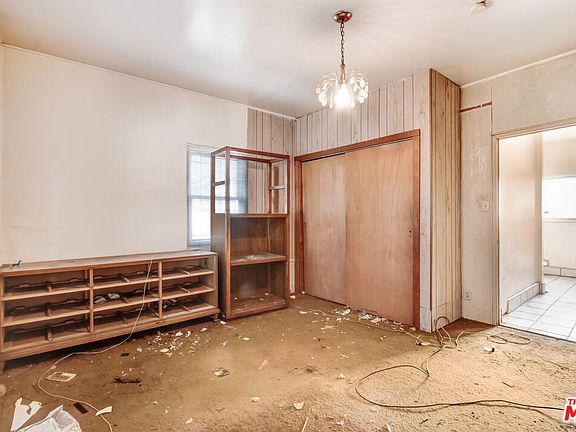 5th image of 227 W 52nd St