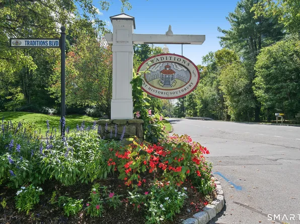 4 Freedom Circle #4, Southbury, CT 06488