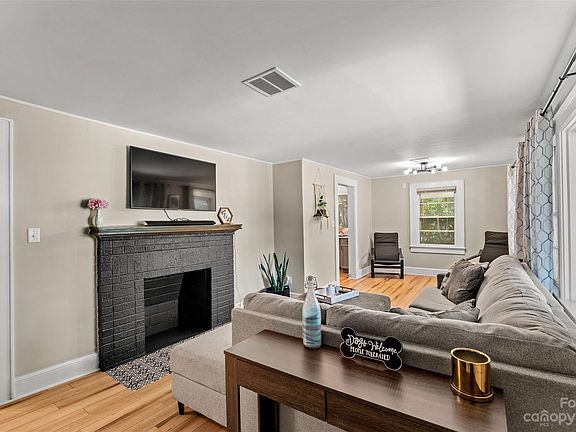 3rd image of 400 7th Avenue Pl NW