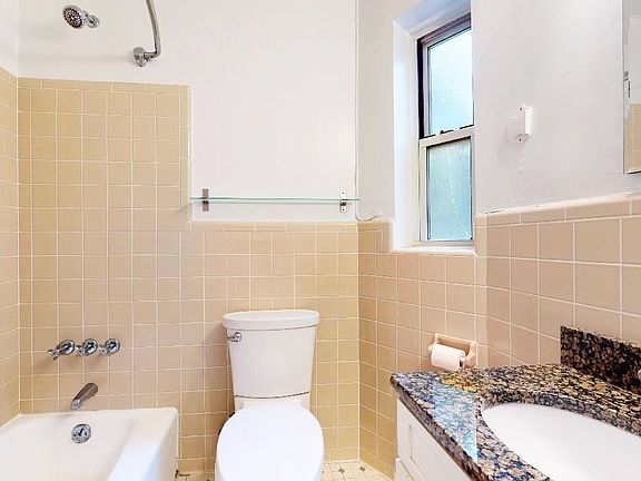 5th image of 310 W 4th St APT 11