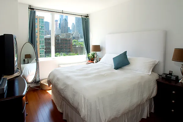 Rented by WIRE International Realty | media 11