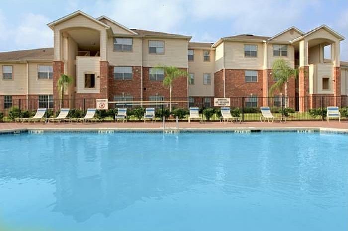 Sparkling Cool-Blue Pool