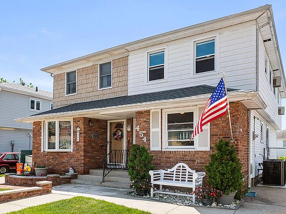 2nd image of 454 Barlow Ave